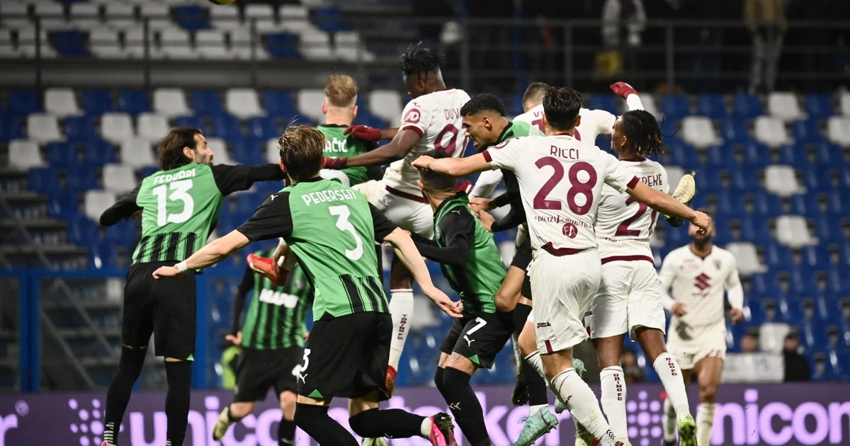Sassuolo-Torino, roba da bomber: Pinamonti-Zapata gol, è 1-1