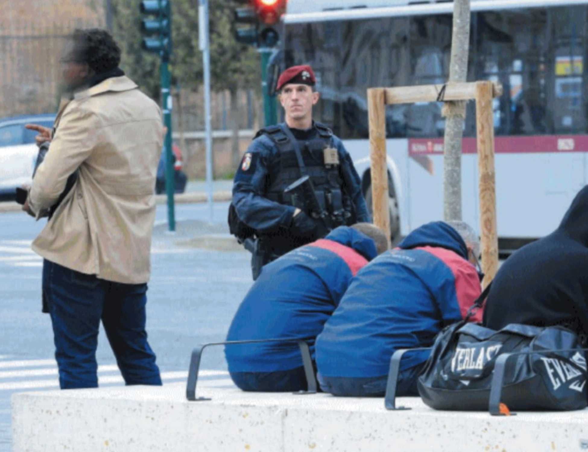 Le forze dell'ordine catturano, i giudici liberano
