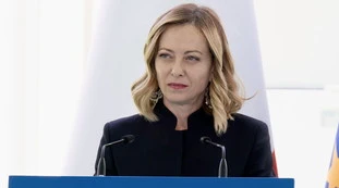 Medioriente, Giorgia Meloni telefona al presidente dell'Iran: "Evitare esclation"