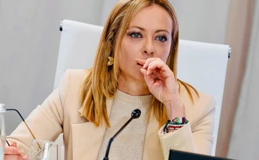Giorgia Meloni, scacco matto a Pd e sinistra: Elly Schlein nuova ospite di Atreju? 