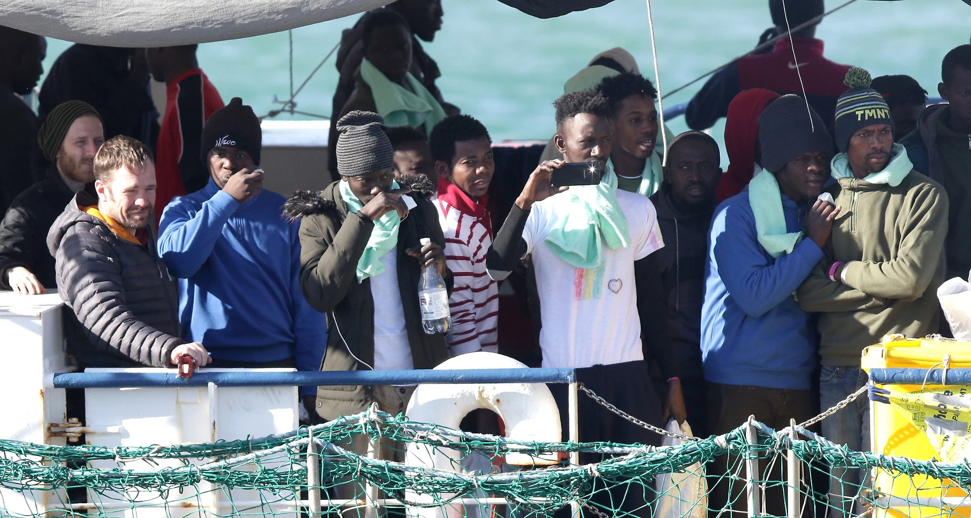 Sea Watch, l'ultima presa in giro degli immigrati all'Italia: i minori nati tutti lo stesso giorno