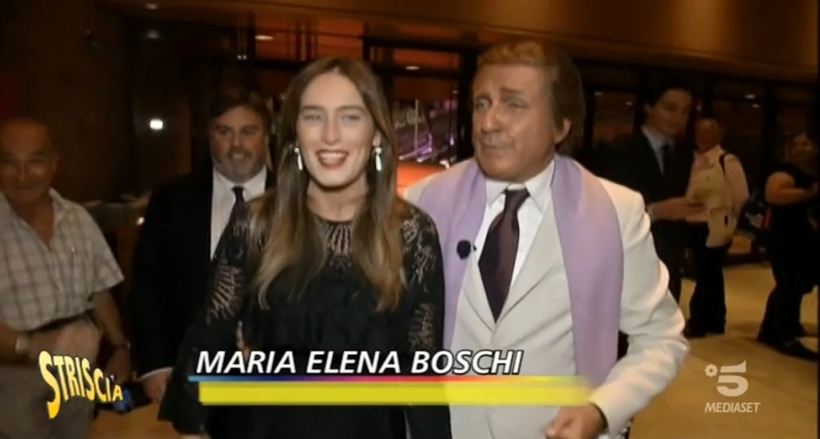 Striscia la Notizia, agguato a Maria Elena Boschi in pizzo nero: come la chiama il finto Valentino, è gelo