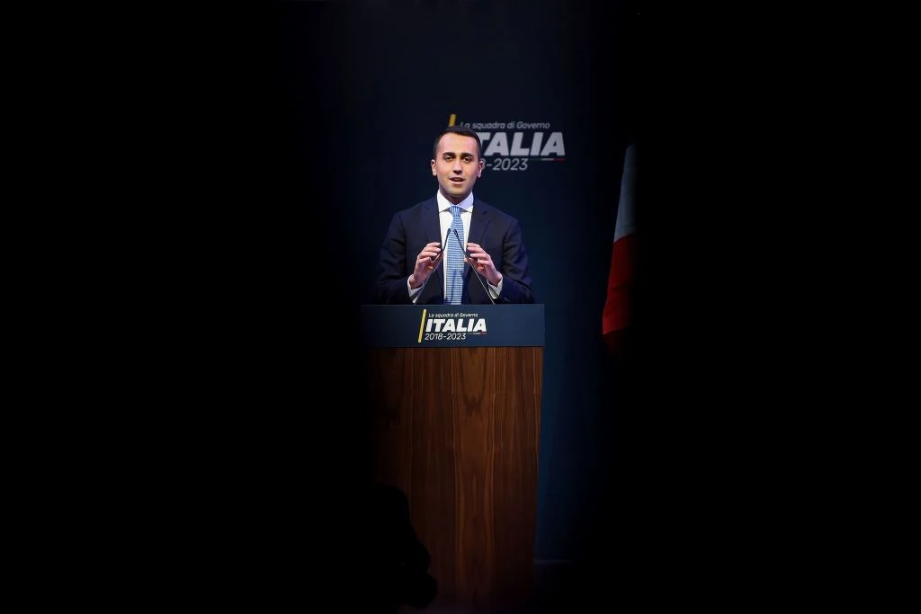 Luigi Di Maio, la "trappola" del M5s. La brutta voce dentro il Movimento: "Cosa c'è dietro la farsa del governo"