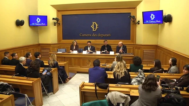 Beppe Convertini racconta l'Italia nel libro "Il paese delle tradizioni"