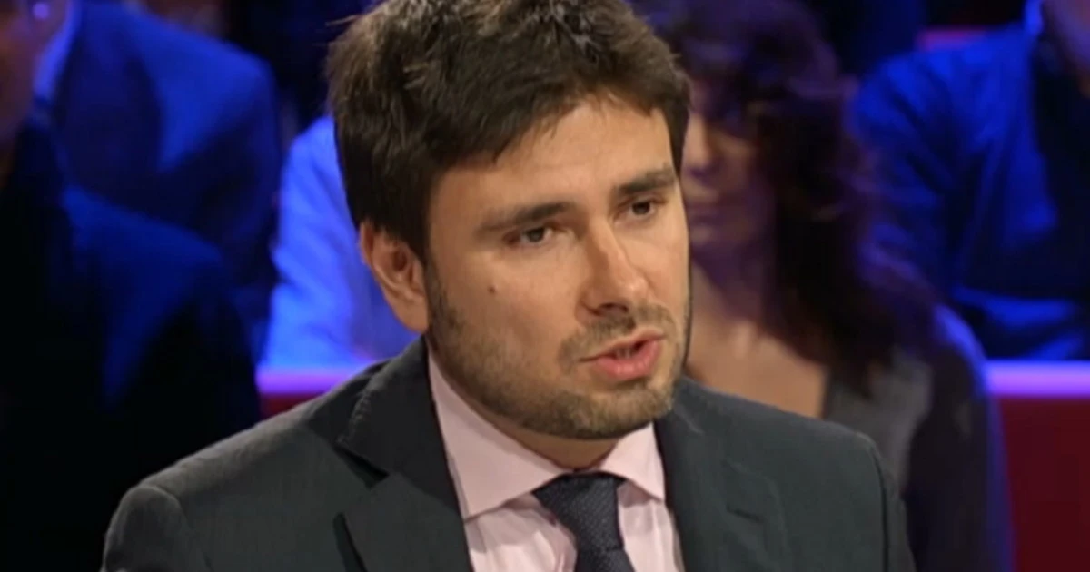 Alessandro Di Battista insulta Silvio Berlusconi: "Ha finanziato Cosa Nostra, politica del fondotinta"