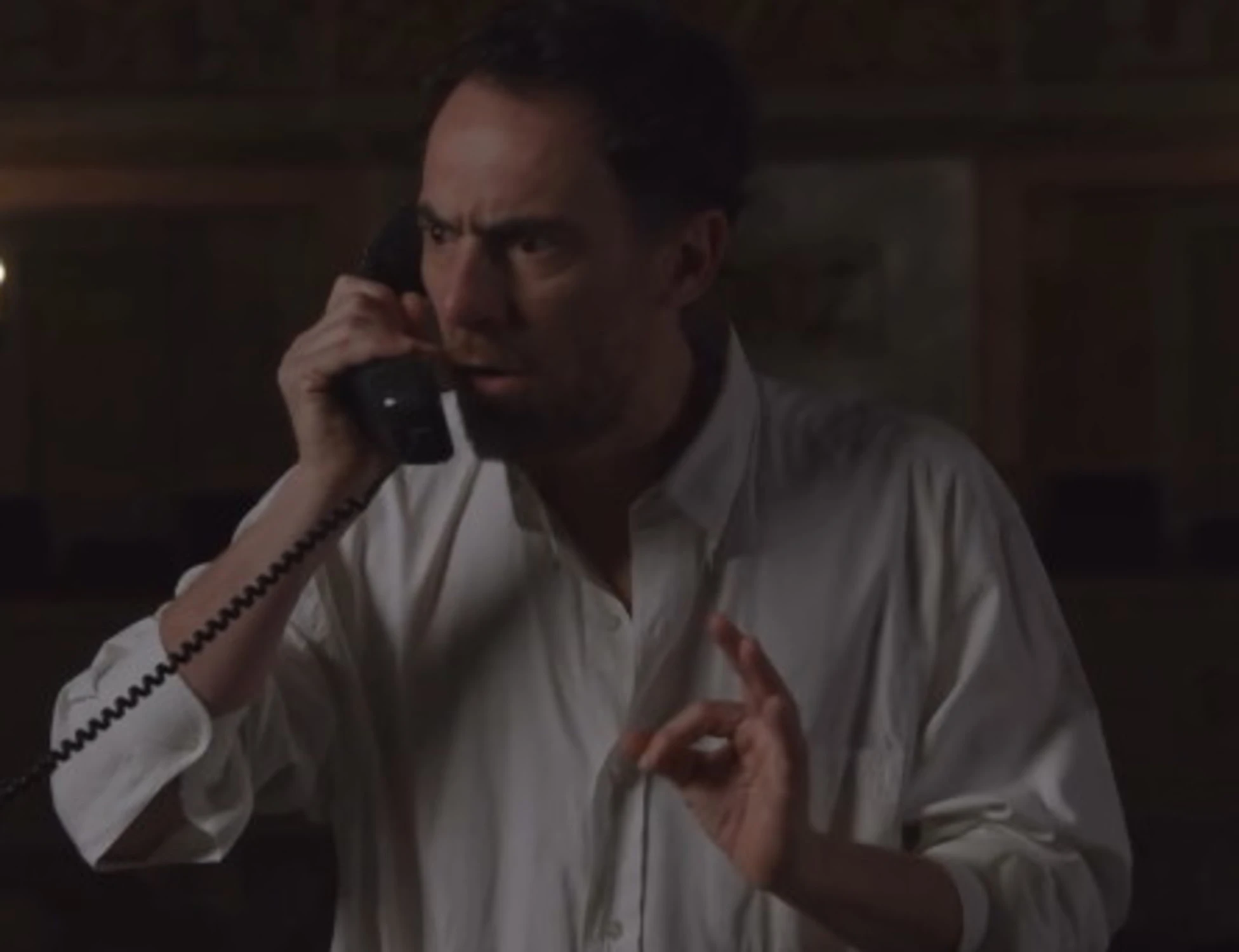 Elio Germano scende in campo per le toghe rosse: "No! No! No!"