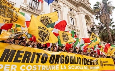 Roma, vietato dire "Viva l'Unità d'Italia": il prof minaccia gli studenti