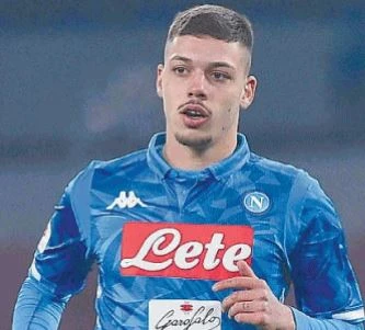 Napoli, il triste esordio del giovane Gaetano: lui debutta in A e la nonna muore durante la festa