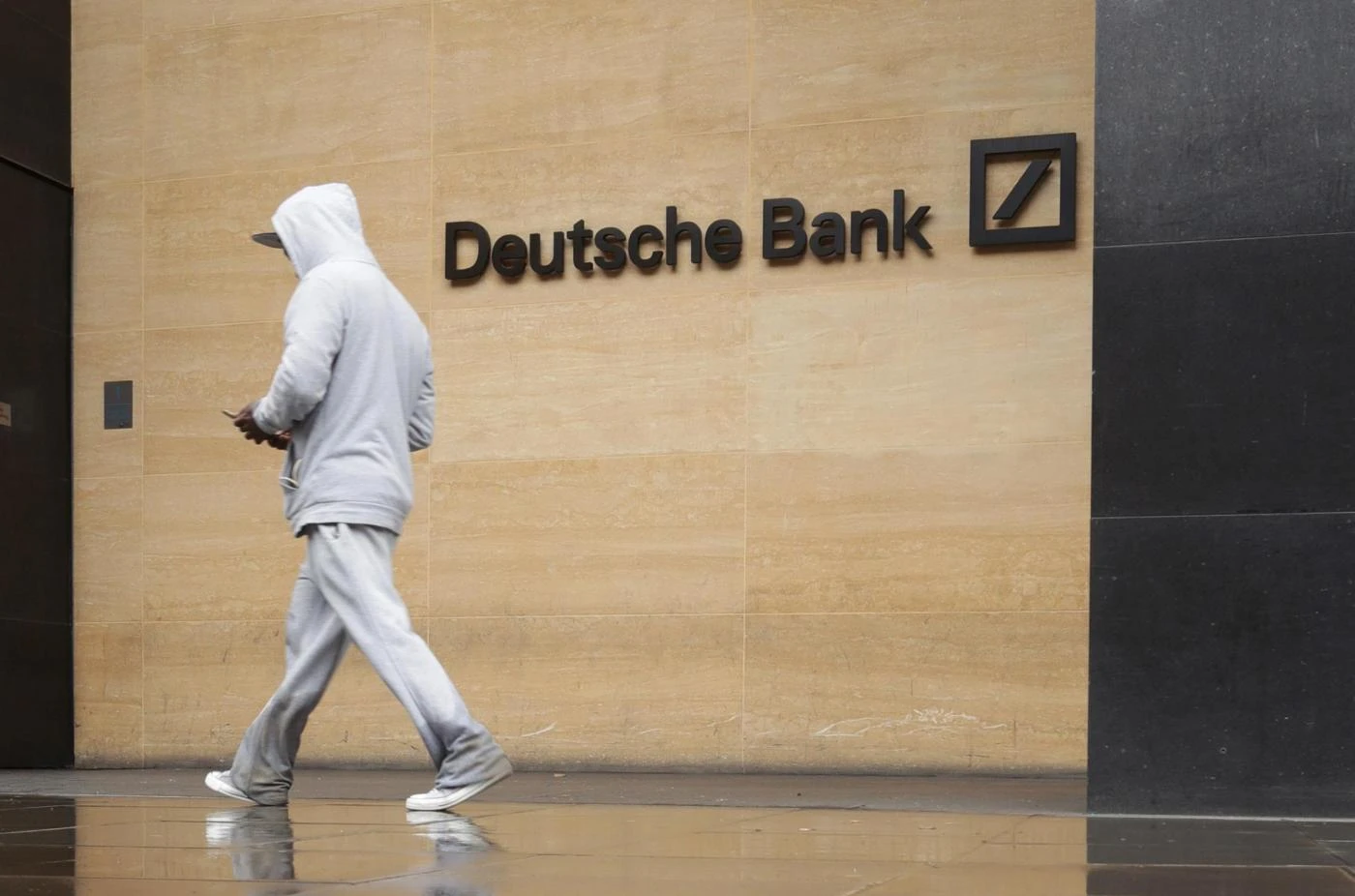 Deutsche Bank, 50 miliardi di titoli tossici: ecco i rischi e le conseguenze