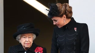 Regina Elisabetta, il sadismo contro Kate Middleton: "Cosa la costringe a mangiare", indiscrezioni sbalorditive