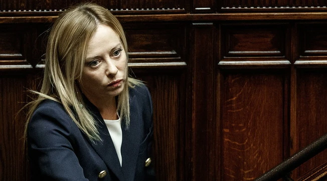 Giorgia Meloni, lo sfottò ad Enrico Letta: "Lo mettiamo in Costituzione?"