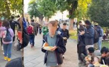 Trieste, scandalo a scuola: bambini scalzi e bendati "per vivere da migranti"