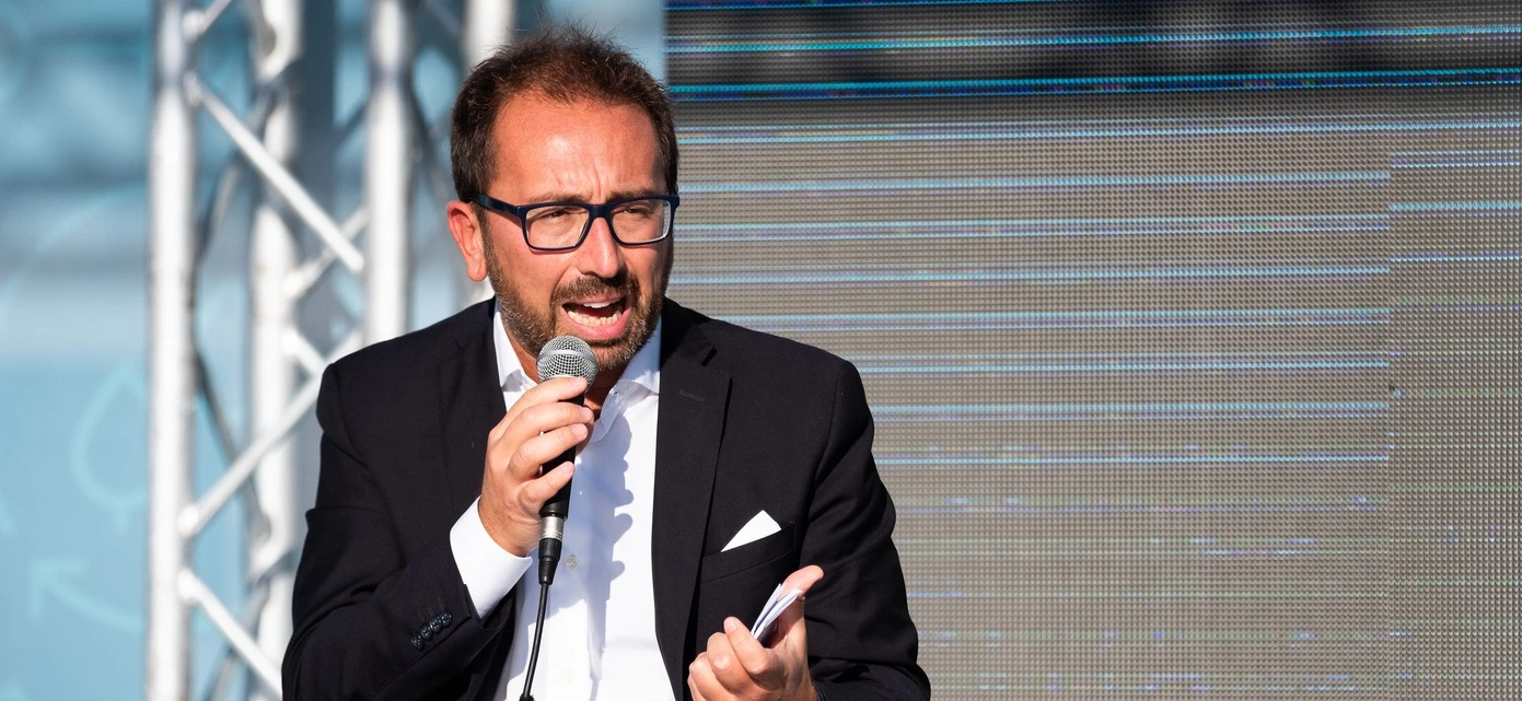 Alfonso Bonafede, i discorsi in commissione e l'affondo di Enrico Costa: "Si rasenta il ridicolo"