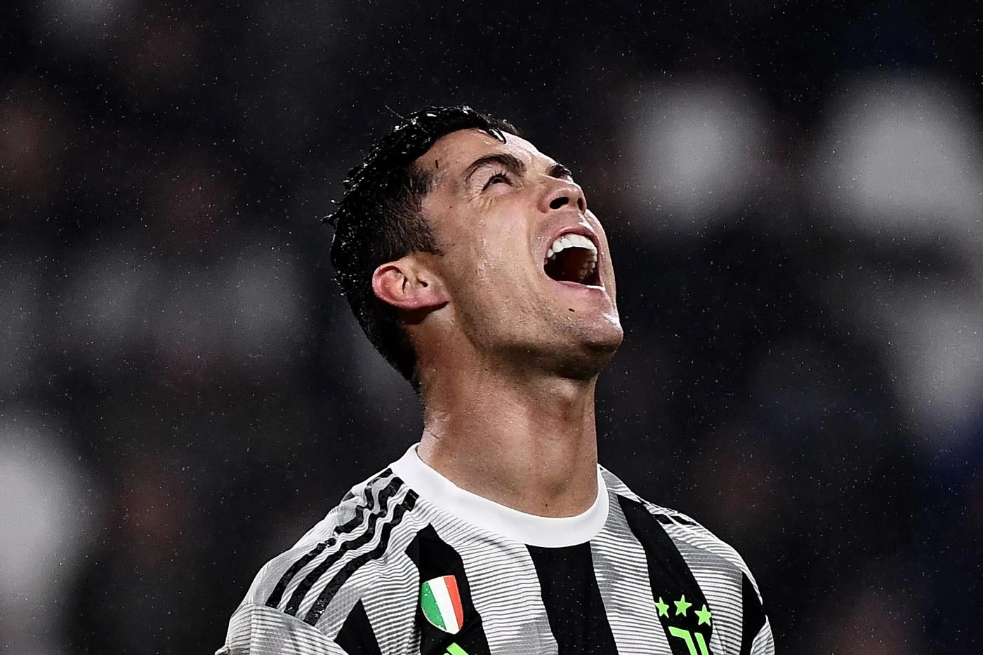 Cristiano Ronaldo, l'indiscrezione di Oggi: due di picche dalla "statuaria modella"?