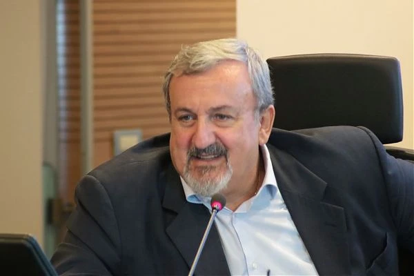 GOVERNATORE PUGLIA INDAGATO PER ABUSO UFFICIO,LA REPLICA"TUTTO REGOLARE"
