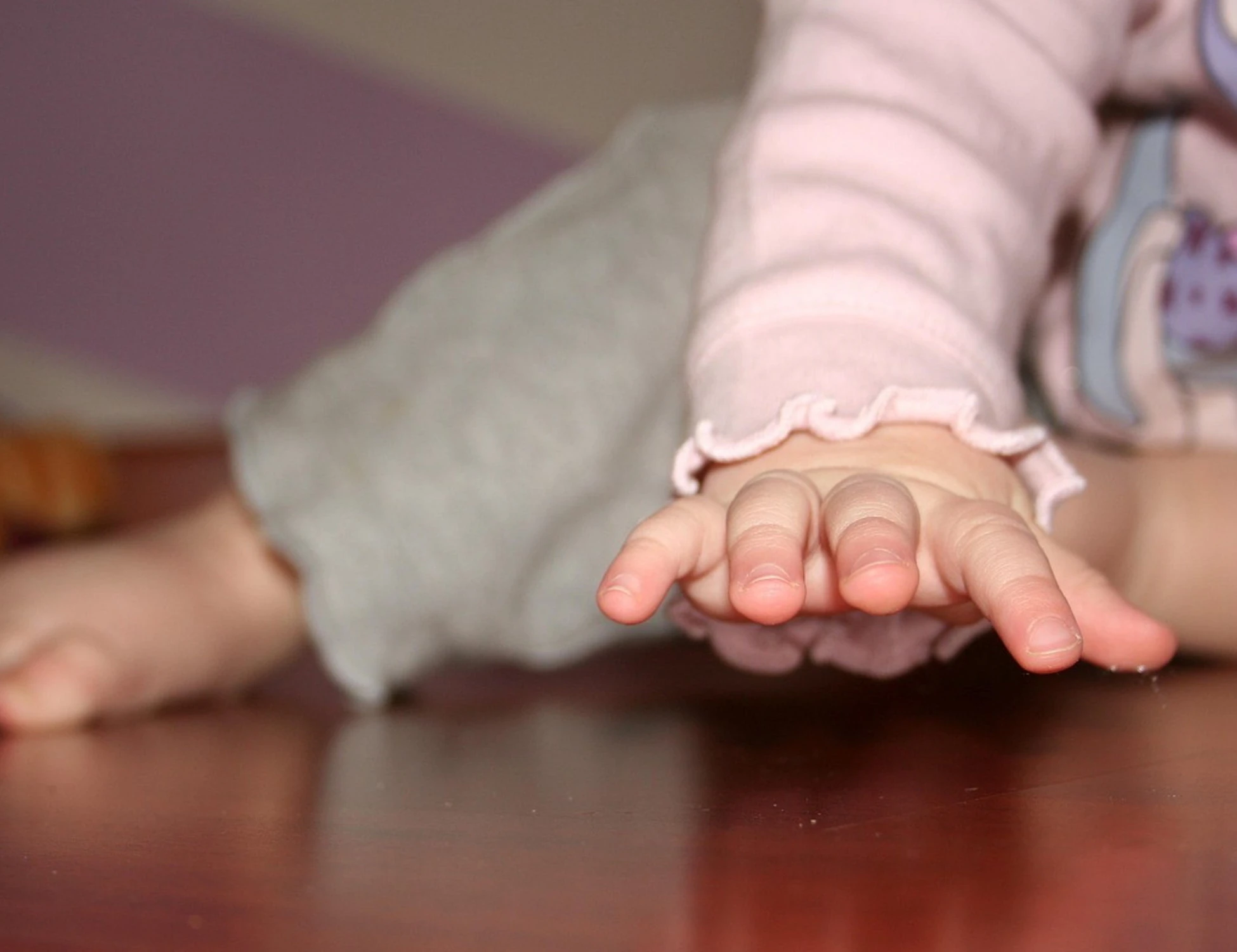 Bergamo, tenta di rapire bimba di un anno e le rompe una gamba: chi è l'orco