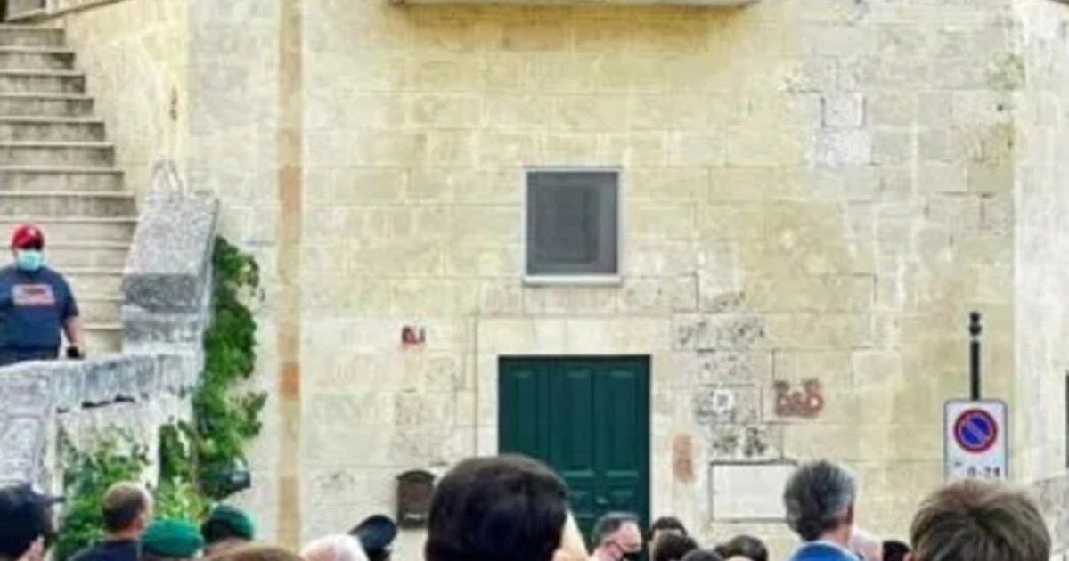 G20, sotto c'è Luigi Di Maio e lui esce di casa così: occhio alla foto, chi è il nuovo idolo