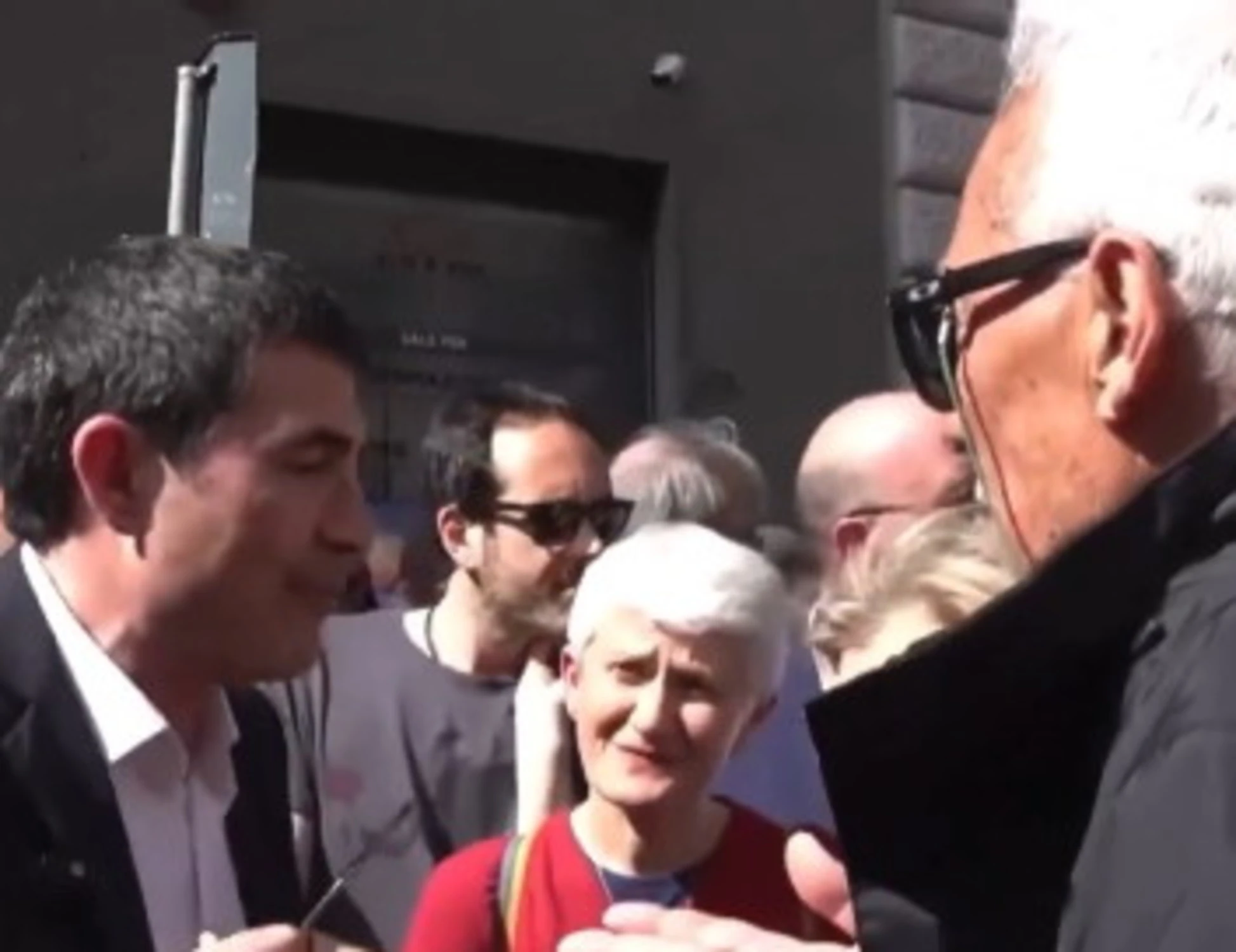 Nicola Fratoianni, il coro con cui viene umiliato in corteo dai "suoi" manifestanti