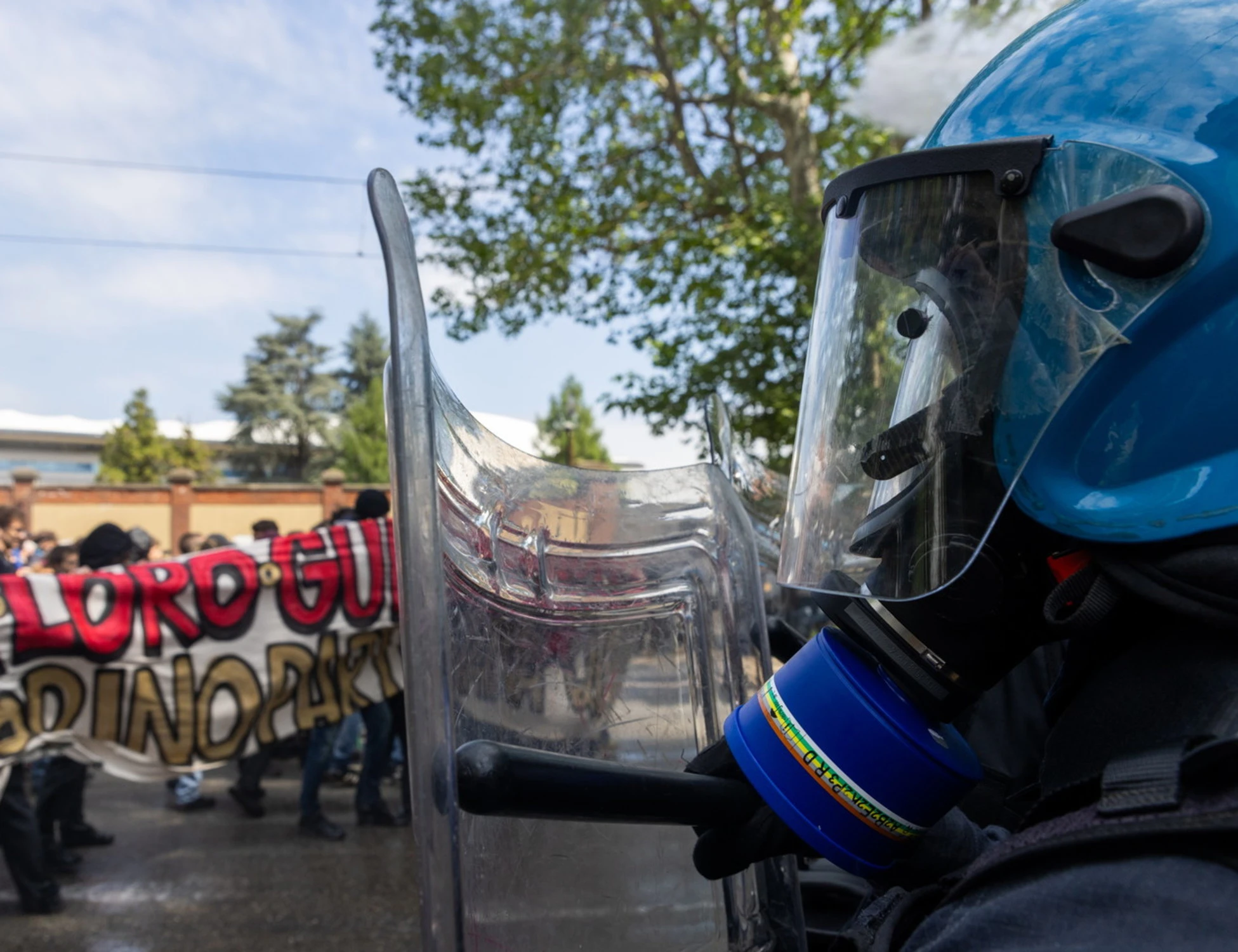 Askatasuna, la vergogna del militante: "Non siamo violenti, ho anche salvato un carabiniere"