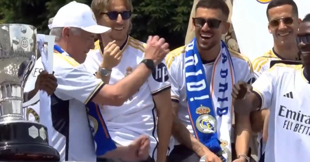 Carlo Ancelotti, il ballo del tecnico scatena i tifosi: ecco con chi si è esibito