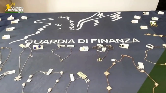 Sequestrati a Savona gioielli e accessori di marchi di lusso falsificati