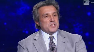 Eredità, Flavio Insinna saluta Carlo Conti alla Ghigliottina. La campionessa ci resta di sasso