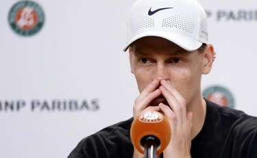 Sinner, "il ginocchio, l'anca e le caviglie": cos'è successo dopo Wimbledon