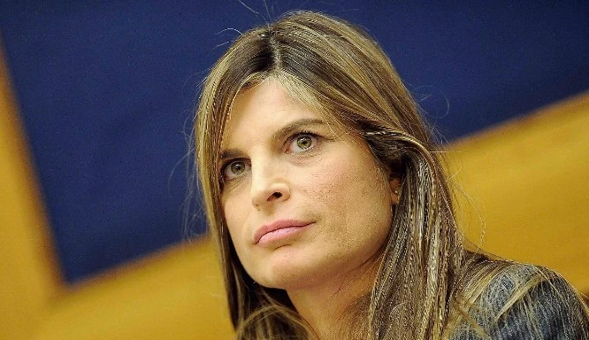 Laura Ravetto, la legge per dare ai single il diritto di adottare: nel resto d'Europa è già una realtà