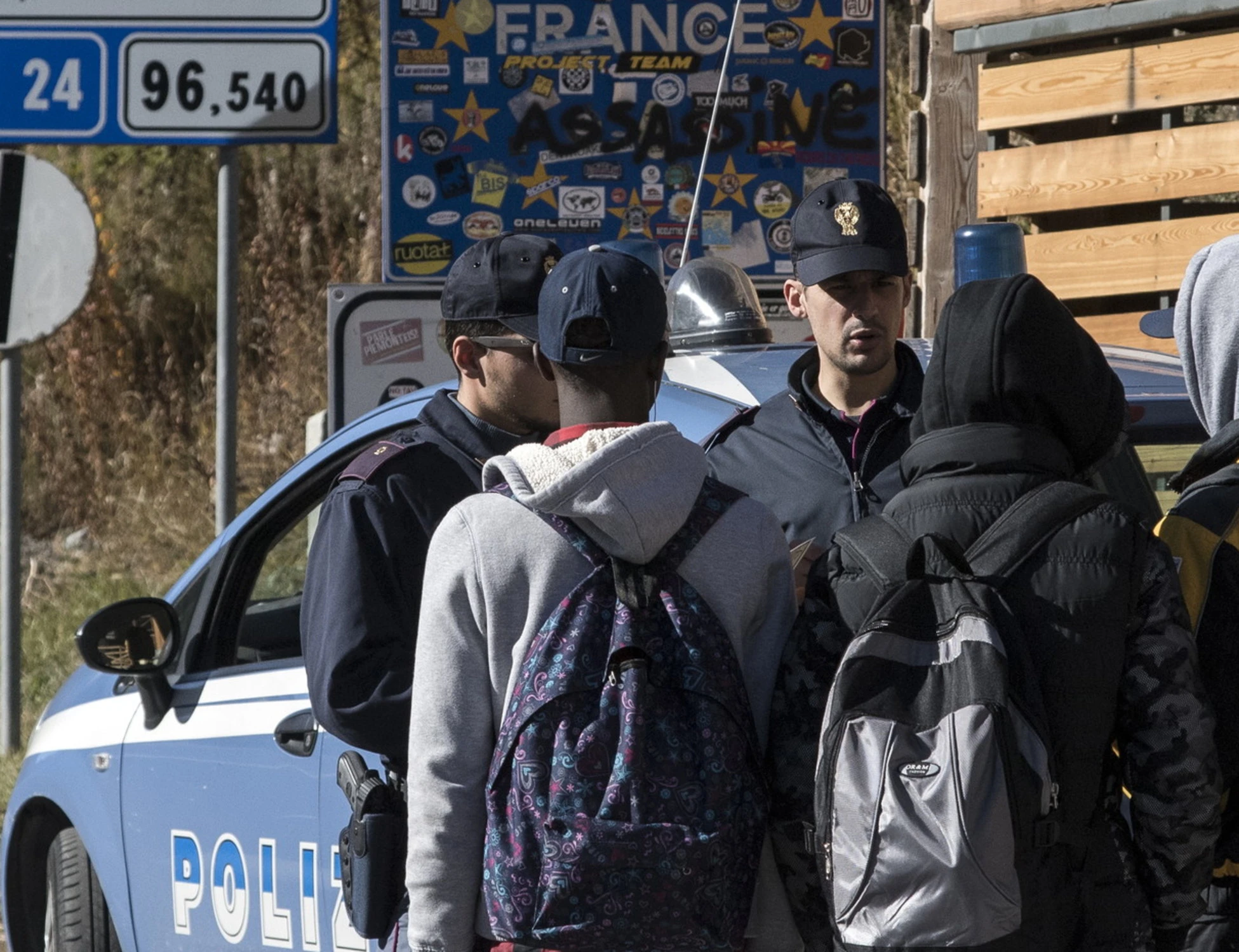 Italia-Francia, brigata mista al confine: pugno di ferro contro i migranti