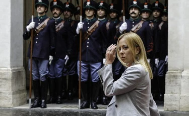 https://media.liberoquotidiano.it/RH4DpVsy8Tr3U7l3tB9vfG6SwpwWNEOeehxrTiyk4Ps/width:800/quality:90/aW1hZ2VzLzIwMjUvMTAvMTkvMTA0ODIyNTY4LThlZjFhNzI0LWFlYzYtNDcyMS05Njc4LWNhZmEzZTJjMzY5MS5qcGc.webp