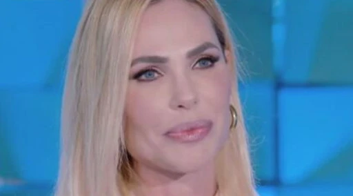 Ilary Blasi spedita in studio così, "come l'hanno conciata": pubblico sotto-choc