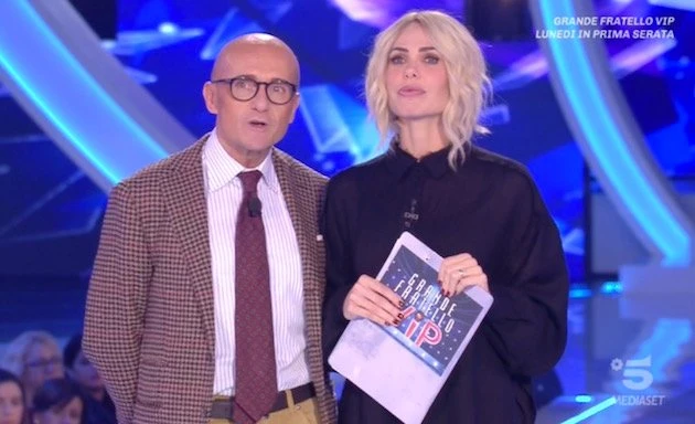 Grande Fratello Vip, Ilary Blasi: "Andiamo a giocare a lecca...", battuta sconcertante a fine puntata