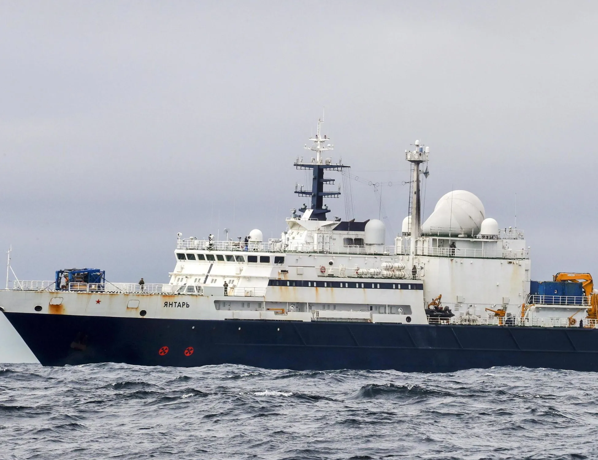 Gran Bretagna, nave spia russa vicina: "Siamo pronti", schierata una fregata