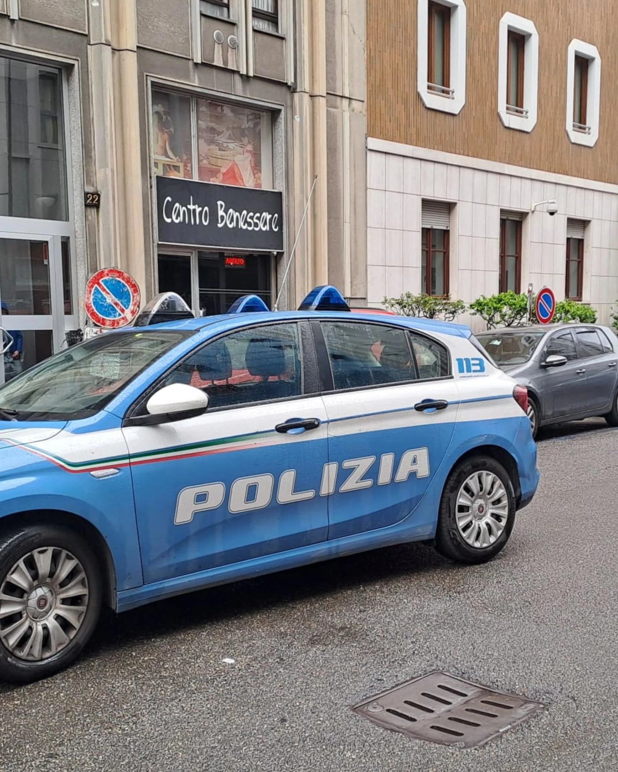 Milano, coltellate in hotel: caccia all'uomo e una donna sparita