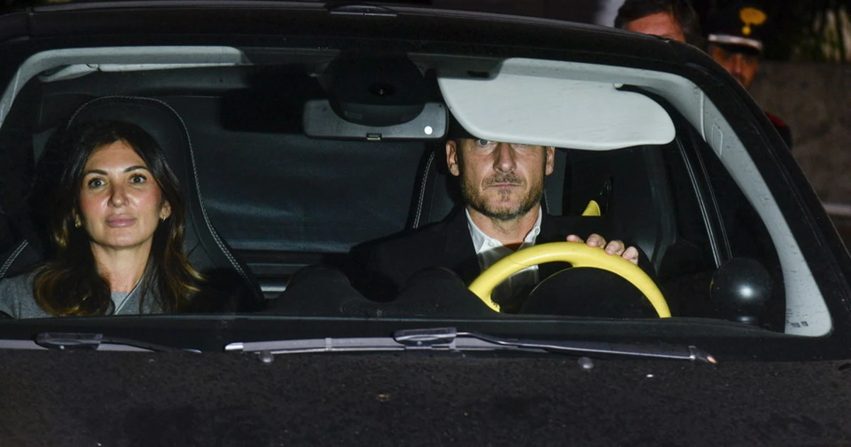 Francesco Totti, attimi di terrore: a fuoco il suo palazzo, chi era nella casa in fiamme