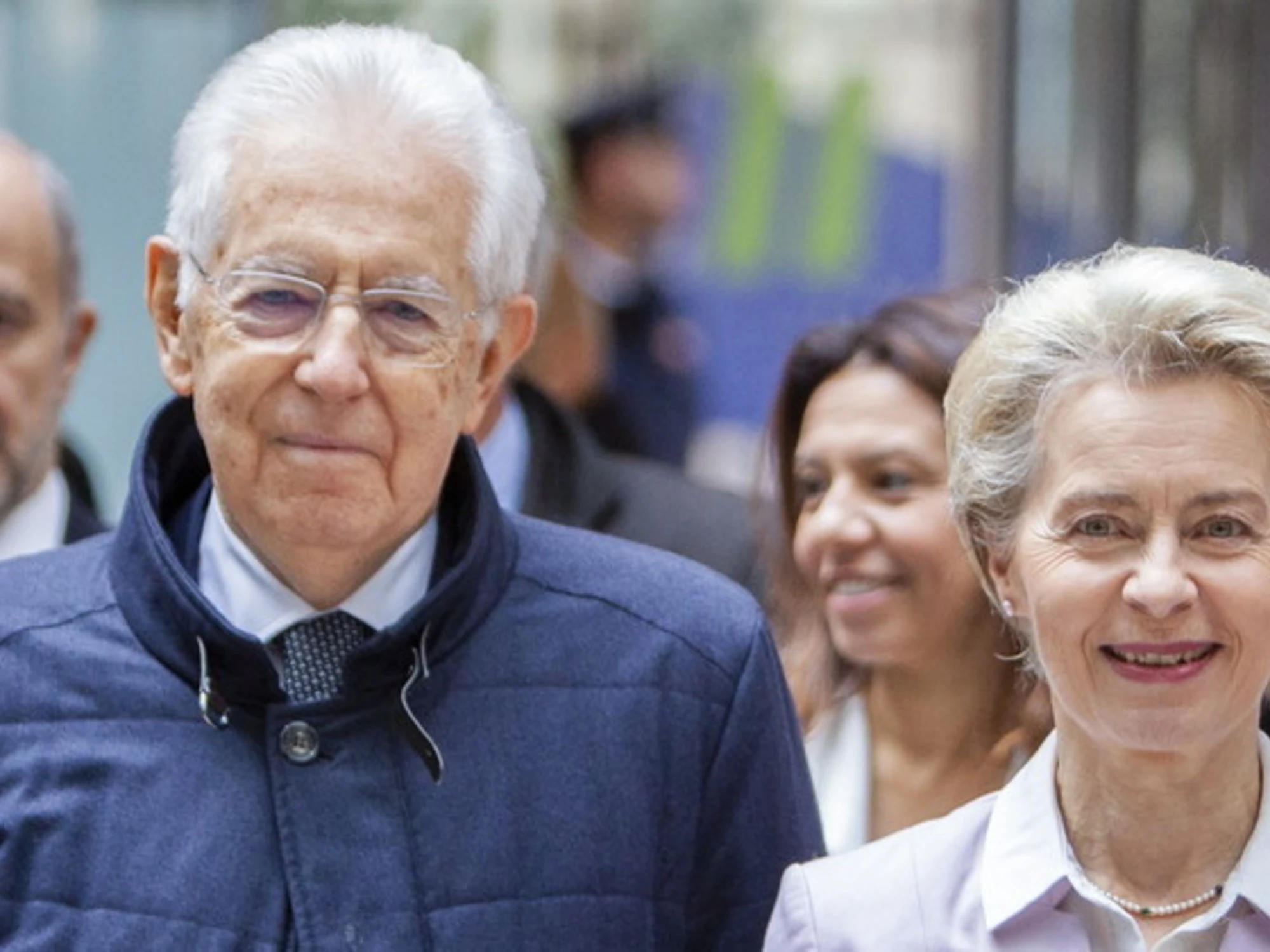 Mario Monti scarica Ursula von der Leyen: "Il campo da golf la sua Canossa"