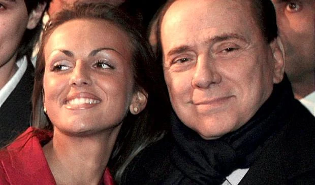 "Presidente come è bello lei""E' sicura di vederci bene?"Così è nata la storia Pascale-Berlusconi