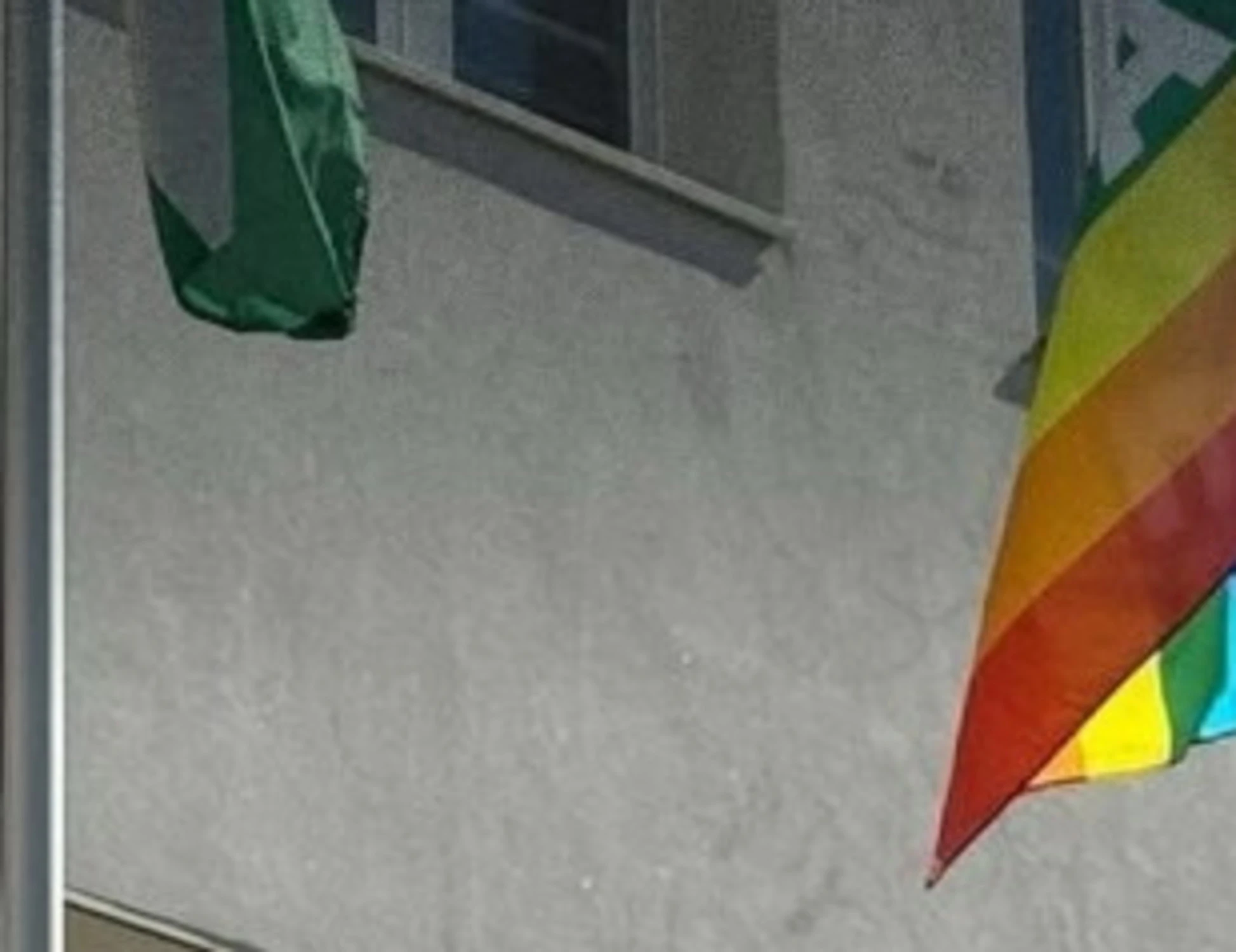 Cisternino comune pro-Pal: sfregio alla bandiera italiana, il caso arriva a Palazzo Chigi