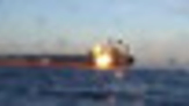 Le immagini delle petroliere fantasma russe colpite nel Mar Nero