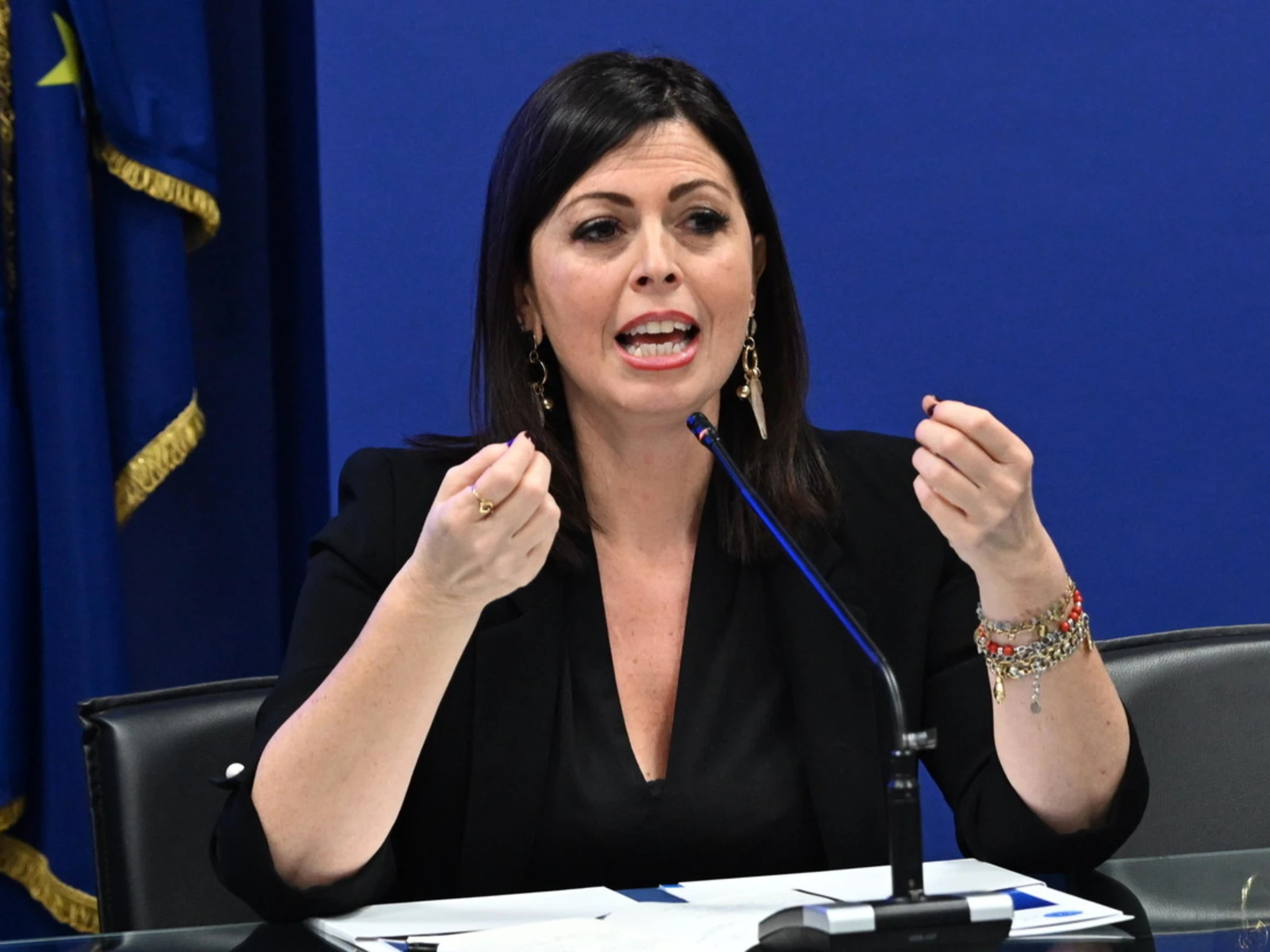 M5S e Pd contro Libero. Ma il Centrodestra attacca: "Floridia incompatibile"