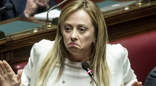Giorgia Meloni, doppia stoccata a Salvini: "Inno in spiaggia? Non lo avrei mai fatto. Governo col M5s? Nemmeno"