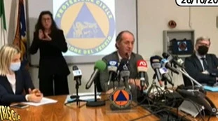 Striscia la Notizia, veleno su Luca Zaia: la gaffe sul condizionale? "Quando la scorsa primavera...", corsi e ricorsi