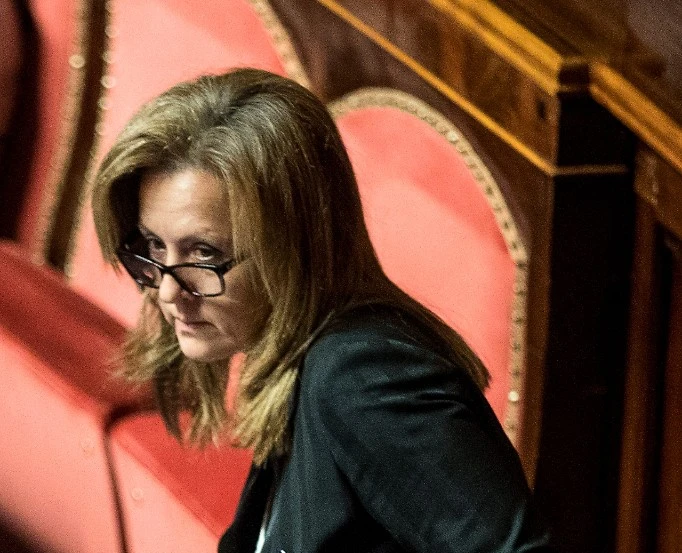 Elena Fattori insulta Matteo Salvini: "Fa il pirla con 49 disperati"