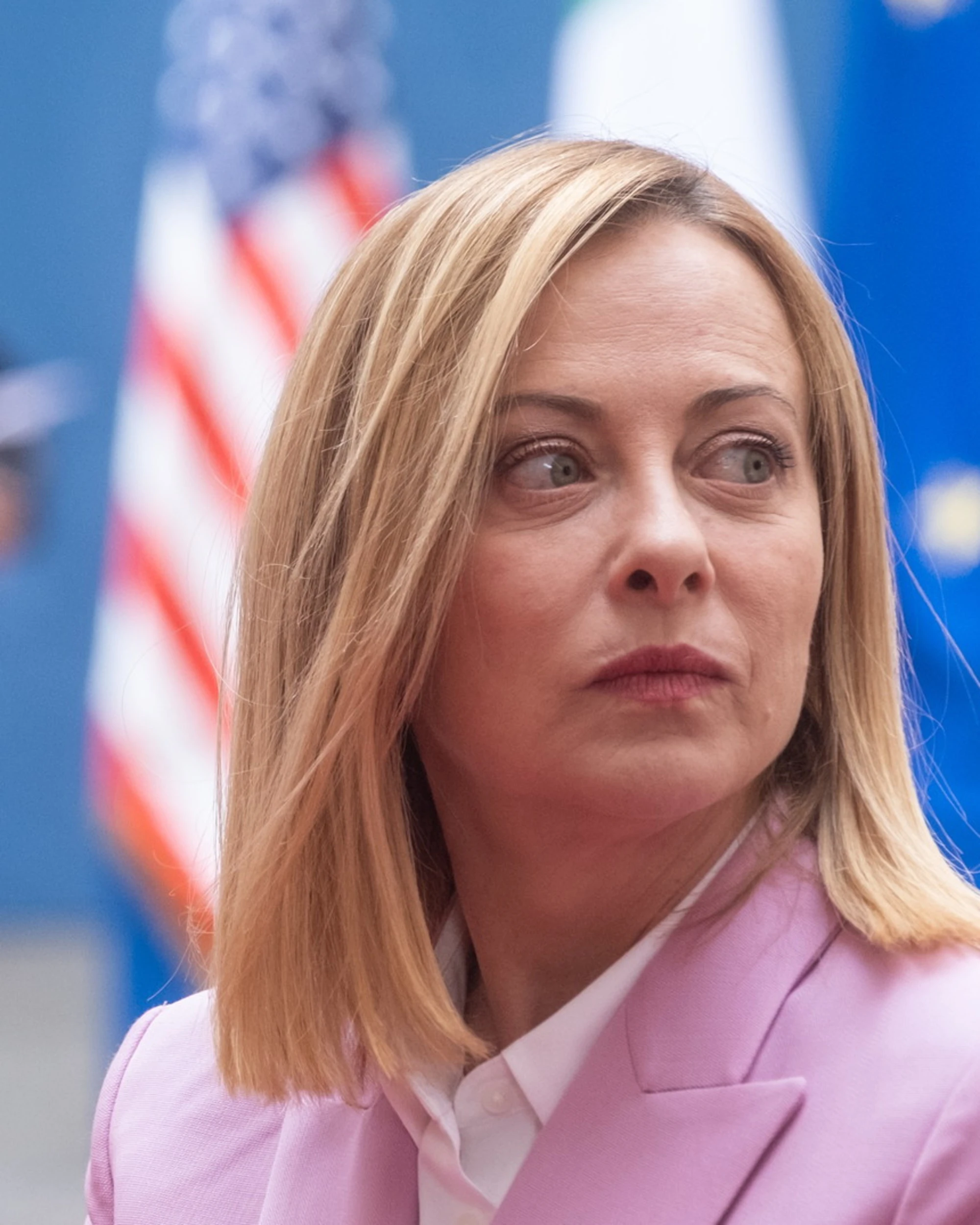 Giorgia Meloni "tiene testa al maschio alfa": sinistra muta, l'ultimo trionfo