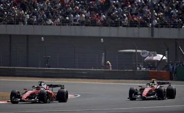 Gp Cina, Russell vince la sprint. Poi le Ferrari: alta tensione Leclerc-Hamilton
