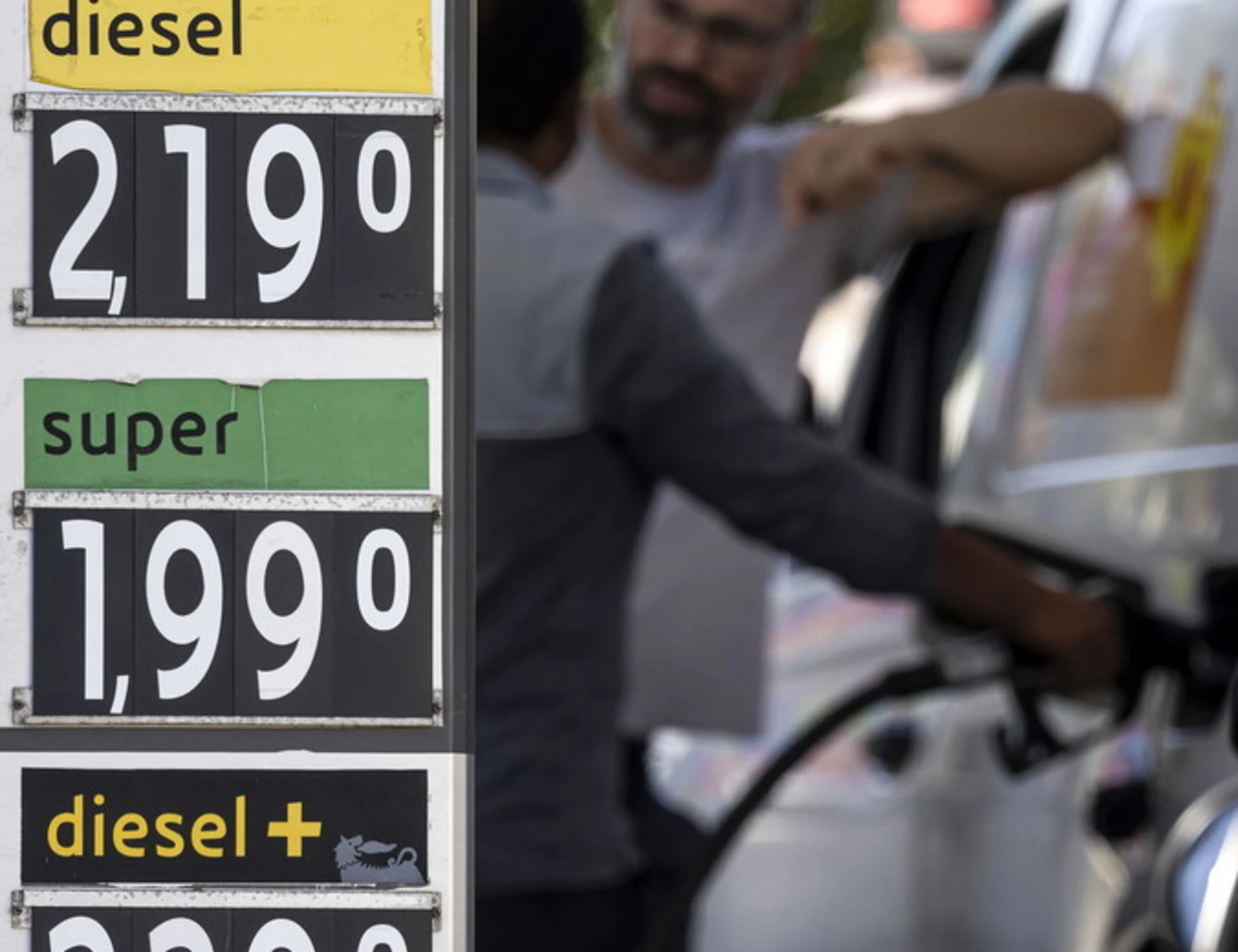 Meloni zittisce la sinistra: oltre un distributore su due applica lo sconto