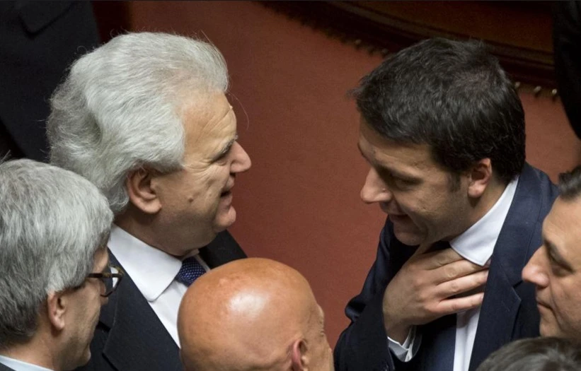 La frase imbarazzante di Renzi su Verdini. Gelo all'assemblea Pd (c'entra la Pausini)