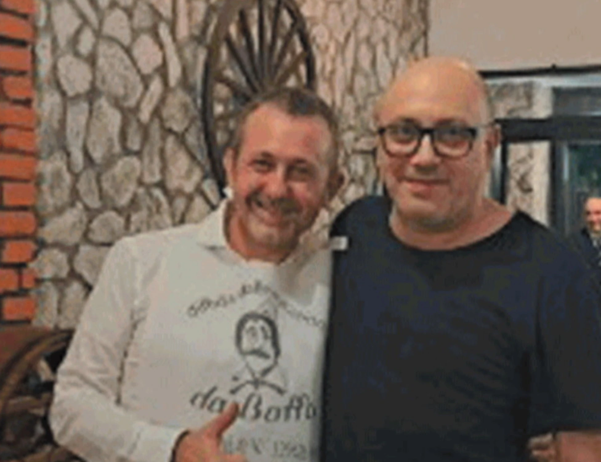 Andrea Delmastro e "la manina": ecco tutta la verità sulle foto al ristorante