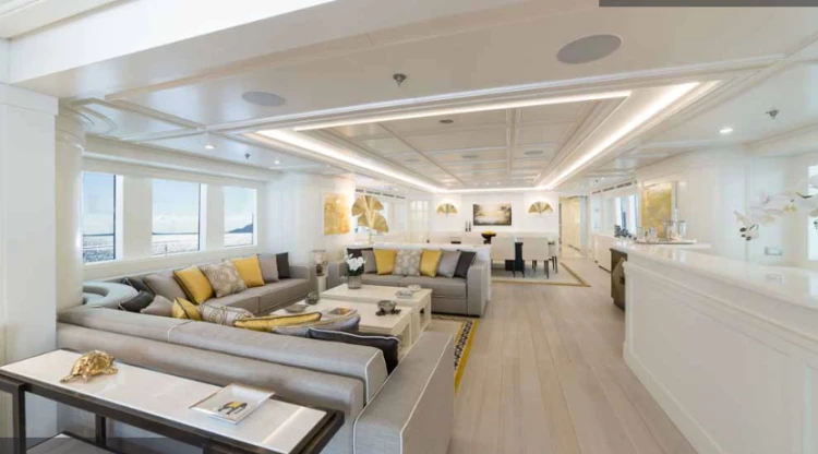Pier Silvio Berlusconi e Silvia Toffanin, il loro nuovo yacht da sogno: proibito ai comuni mortali