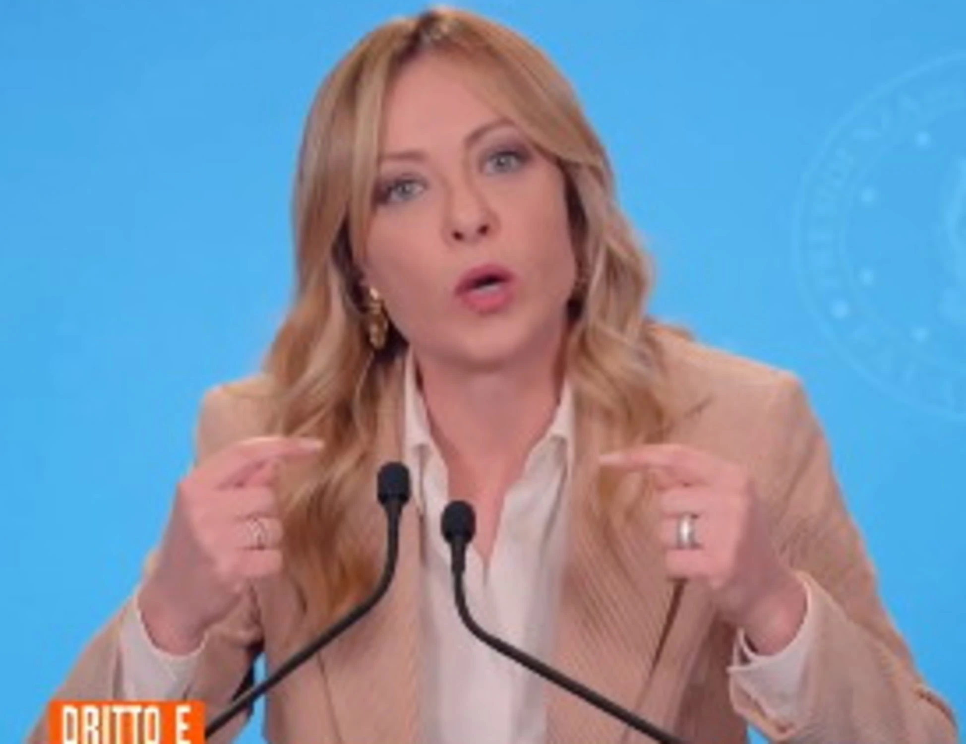 Dritto e rovescio, Meloni durissima: "Non esiste che un immigrato abbia più diritti di un italiano"